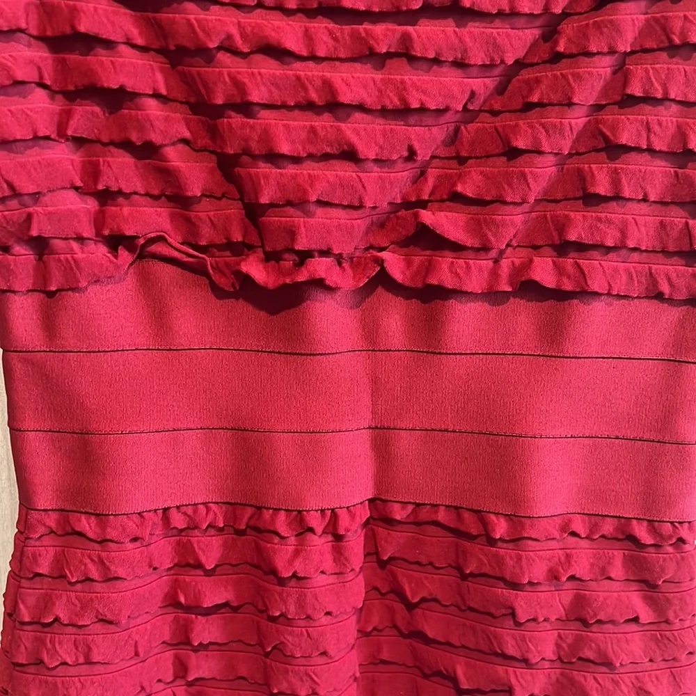 Beautiful ruby dress - Picture 3 of 5
